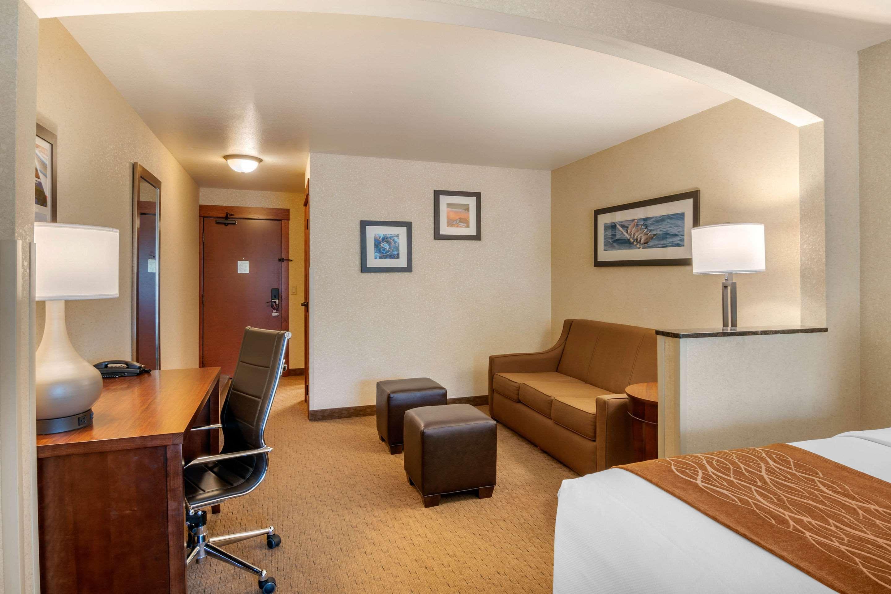 Comfort Inn & Suites Lincoln City Exterior photo