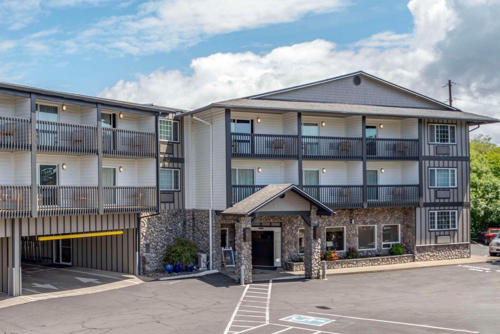 Comfort Inn & Suites Lincoln City Exterior photo