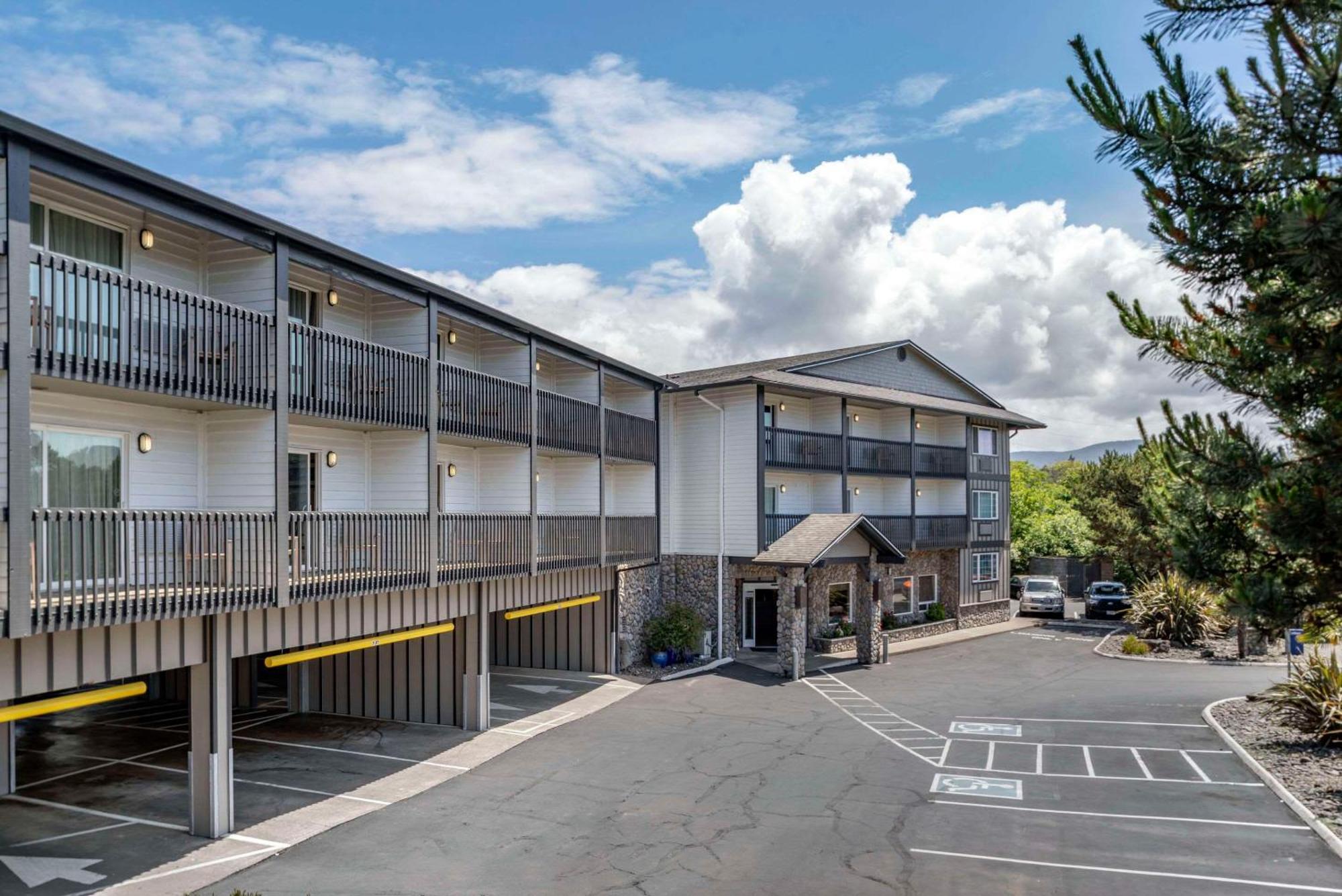 Comfort Inn & Suites Lincoln City Exterior photo